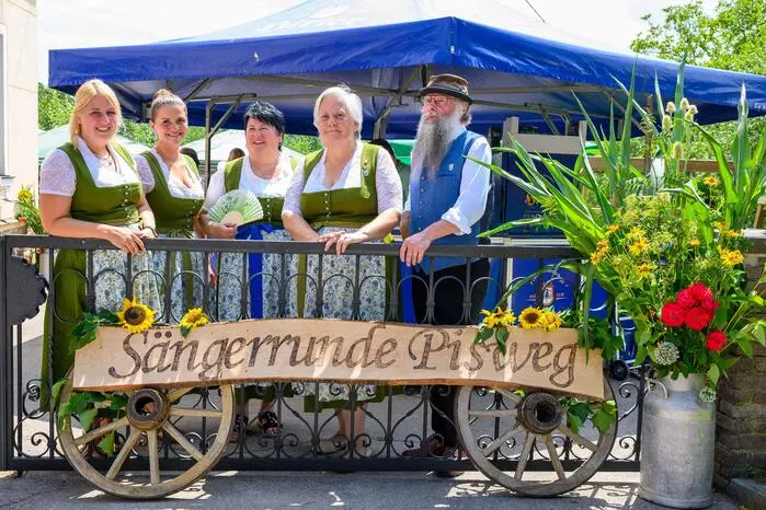 v. l.: Obfrau Stefanie Schratzer, Chorleitung Elisabeth Prodinger, Angelika Wernig, musikalische Leiterin Ingrid Sabitzer und Klaus Sabitzer.