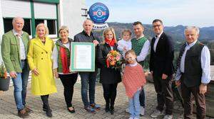 Eine Abordnung der WKO-Regionalstelle Voitsberg gratulierte Familie Steirer zum Jubiläum