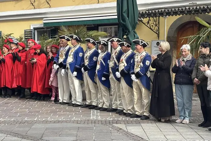 Sie führten die Gäste durch ein lebhaftes Programm, bei dem es Tanz, Marschmusik und vor allem sehr viel zu lachen gab. Dem Event wohnten auch befreundete Faschingsgilden aus Gleisdorf, Feldbach und Kirchberg an der Raab bei. 