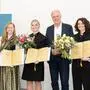 Eva Gerold (Preisträgerin Postdoc), Lea Luznik (Preisträgerin Praedoc), Rektor Peter Moser und Antonia Siebenbrunner (Preisträgerin Master)