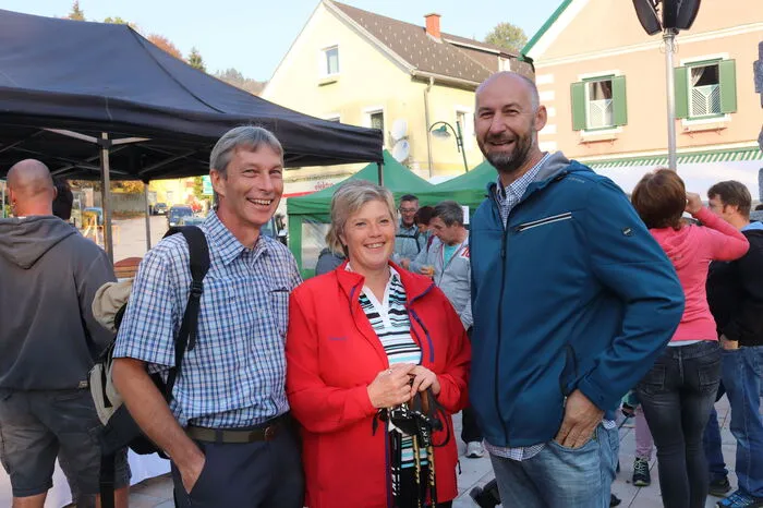 Beim Stand der Steinberger Jagdgesellschaft konnten sich die Teilnehmer beim Steinschleuder-Zielschießen beweisen.