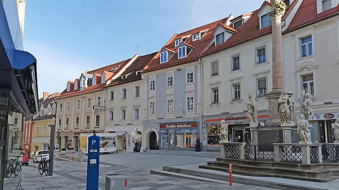 Wegen Dreharbeiten für einen Spielfilm sind die Parkplätze am Hohen Platz, am Getreidemarkt und vor dem Rathaus ab Samstag 12 Uhr gesperrt