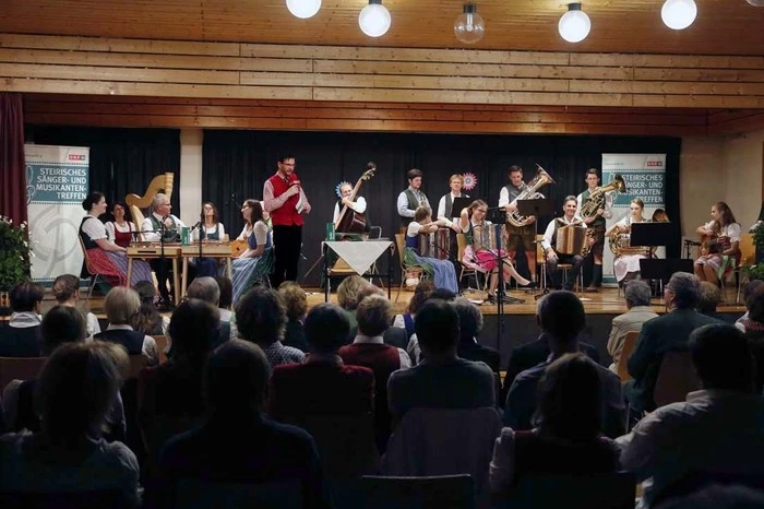 Die Veranstaltung unter dem Motto "In Herbst eini g´sungan und g´spielt" ist in der Sendereihe "Steirisches Sänger- und Musikantentreffen 2017"...  