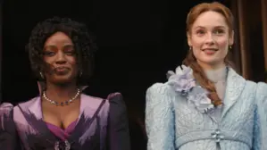 Francesca (Hannah Dodd) und Michaela (Masali Baduza) stehen im Mittelpunkt der fünften „Bridgerton“-Staffel