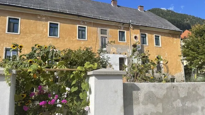 Der Hof der Familie wurde im Jahr 1030 das erste Mal urkundlich erwähnt.