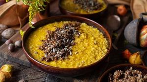 Unser herbstlicher Kürbis Porridge mit Omega 3 Granola steckt voller Energie und Superfoods