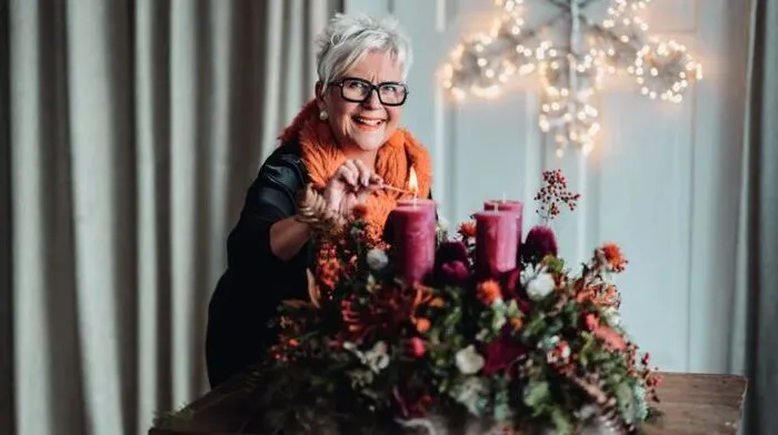 Renate Gumpl setzt bei ihren Adventkränzen auf Handarbeit und Leidenschaft 