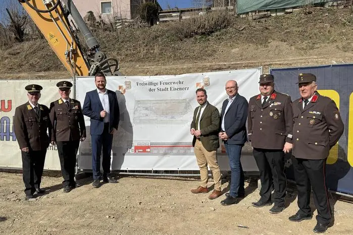 Im März erfolgte der Spatenstich für das 4,5 Millionen Euro teure Bauprojekt, das, laut Feuerwehr und Gemeinde Eisenerz, dringend notwendig ist.
