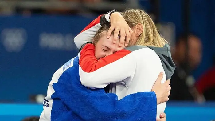 Michaela Polleres jubelte mit Trainerin Yvonne Snir-Bönisch über den Gewinn der Bronzemedaille