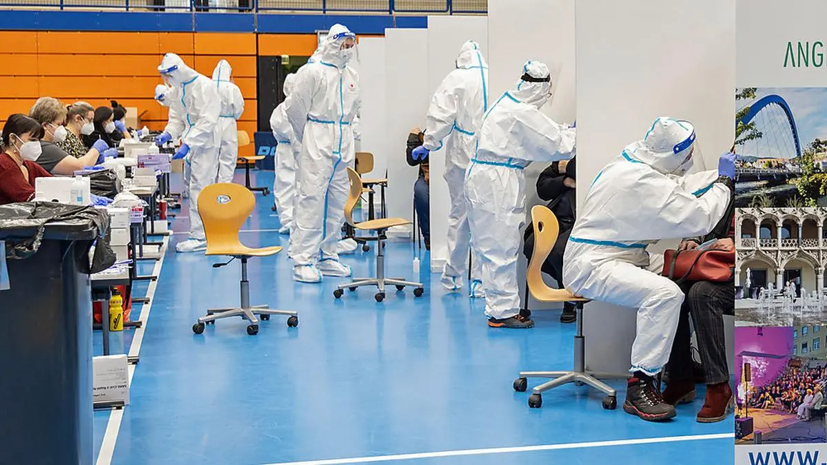 Am Montag gehen die Tests in der Brucker Sporthalle in die nächste Runde