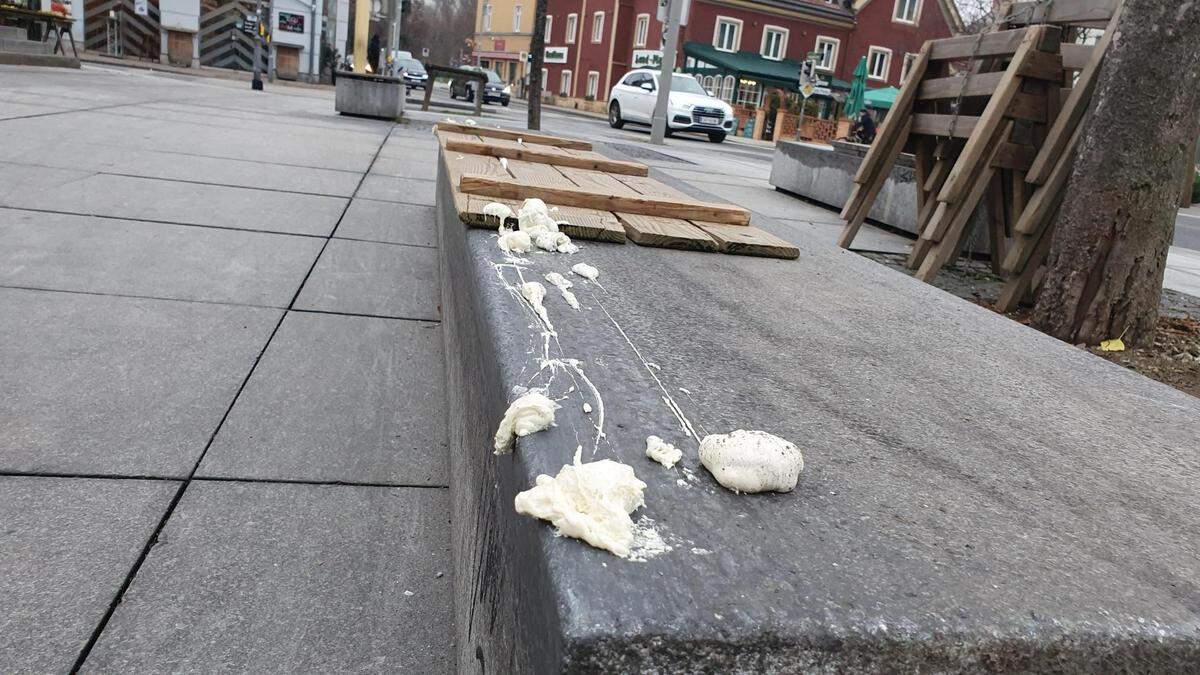 Vandalismus am Lendplatz: Die einzige verbleibende Betonkante, auf der die Skater ihre Tricks machen, wurde unbenutzbar gemacht