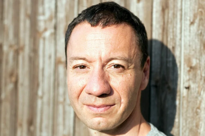 Selim Özdogan (Türkei): Der Autor wurde 1971 in Köln geboren, wo er auch Völkerkunde, Anglistik und Philosophie studiert hat und lebt. Er liest auf Einladung von Stefan Gmünder.