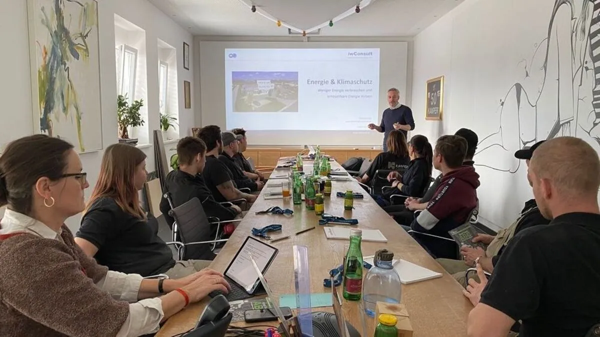 Die Nachwuchskräfte der Firma Kamper erfuhren viel über Energiesparen und Umweltschutz