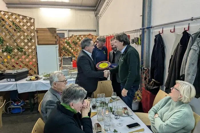 Bürgermeister Johannes Schmid bedankte sich in seiner Festrede bei seinem Vorgänger Franz Schriebl für sein damaliges Engagement für den Eislaufplatz und die Freizeitanlage Rosental sowie bei Franz Voves für die Unterstützung seitens des Landes Steiermark.