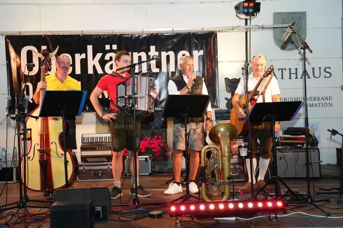 Auf der CD „Bei uns daheim“ haben die Schloßbichl Buam neun Stücke von Erich Moser aufgenommen