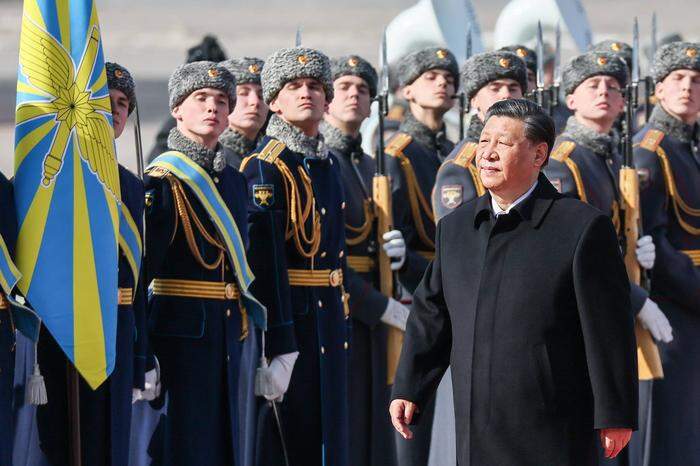Chinas Staatschef Xi Jinping ist am Montag zu Gesprächen in Moskau eingetroffen