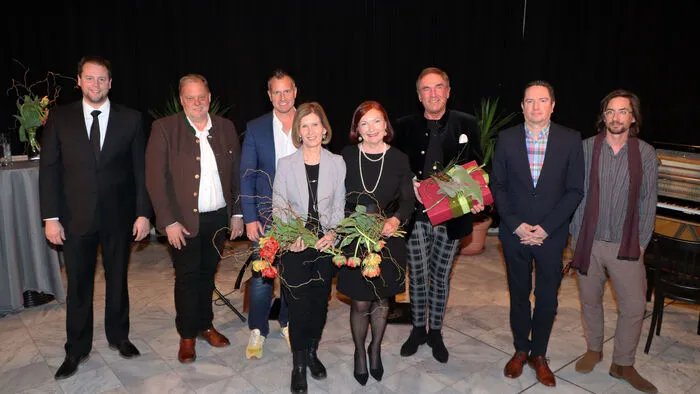 Am Foto von Links: Alexander Kröll, Bgm. Martin Treffner, Peter Schiestl, Corinna Fischer-Seebacher, Marietta Weißnar, Manfred Sauer,  Otto Markus Hoffmann und Paul Ruben Sauer.