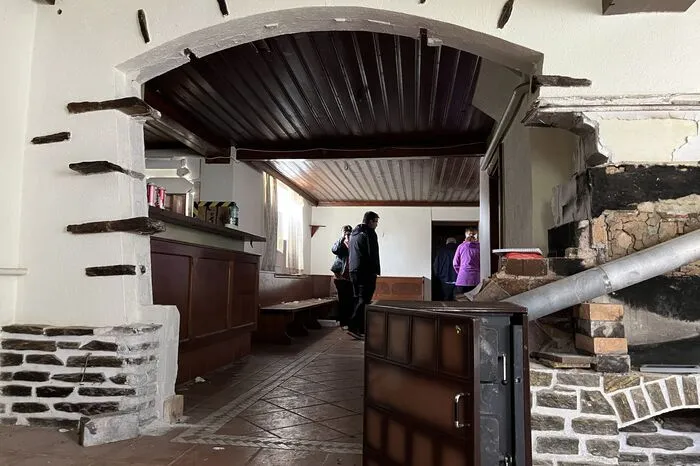 Derzeit bröckelt das Haus auf der abgelegenen Passhöhe vor sich hin