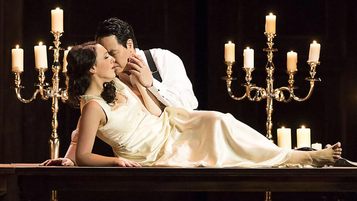 Sophia Brommer als berührende Juliette, Kyungho Kim als höhensicherer Roméo