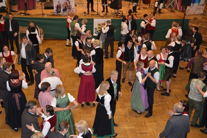 Neben flotter Live Musik wurde ein köstliches Bauernbuffet von der Buschenschenke Stefan aus Dellach geboten