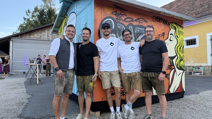 Aufsteirern Organisator Markus Lientscher, Künstler Wenzo, die Ribeye Boys Nino Sifkovits sowie Robert Buchberger und Wolfgang Mally von derQuick Up Hütten GmbH.