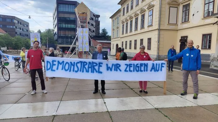 Ab 16 Uhr wurde am Karmeliterplatz demonstriert