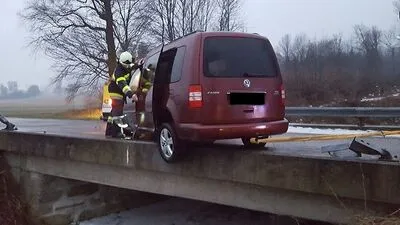 Glatteis-Unfall auf der Brücke