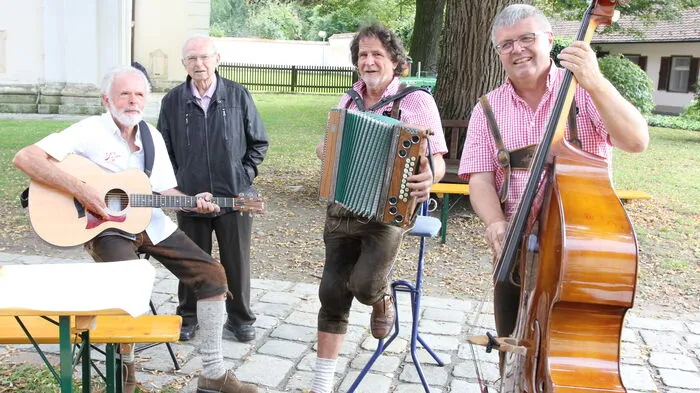 Flotte Musik spielte Lava Gluad.