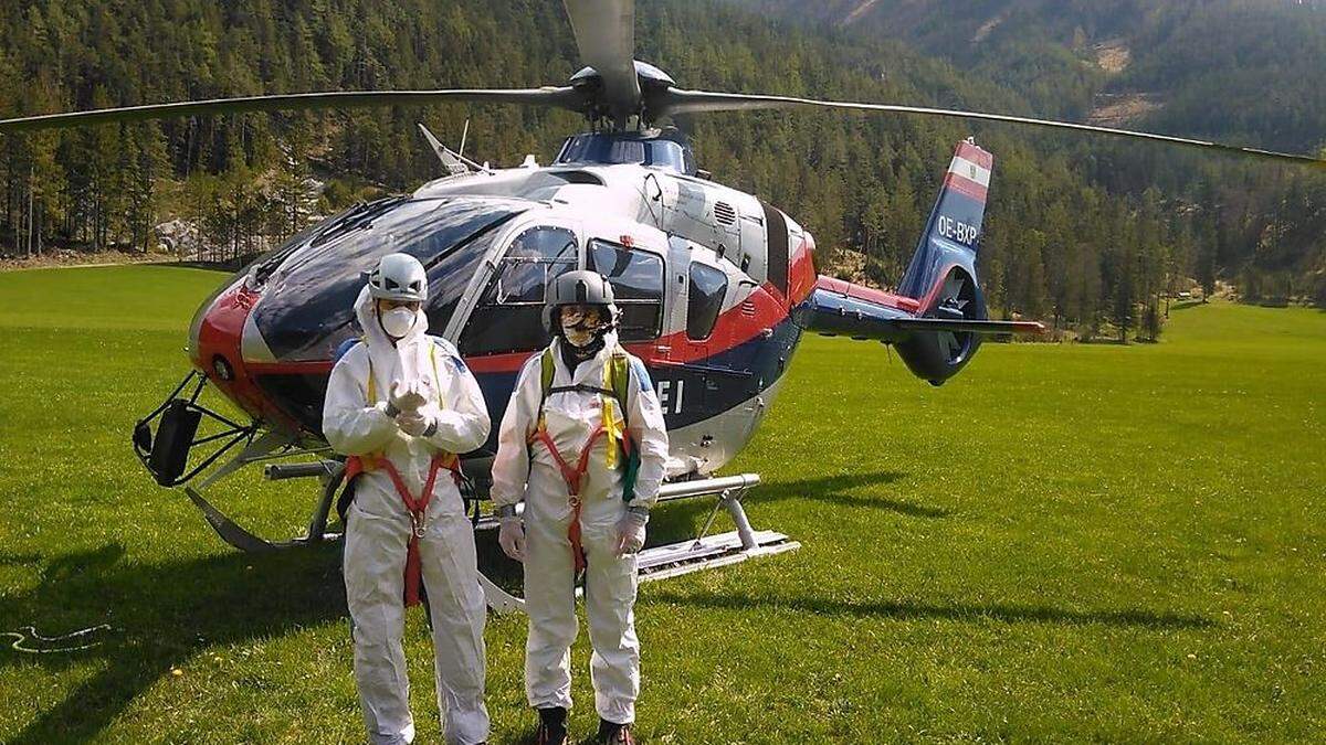 Mit dieser Schutzausrüstung rückt corona-bedingt derzeit die Alpinpolizei aus