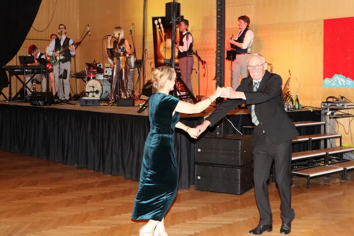 Für Stimmung und schwungvolle Musik sorgten an diesem Abend die Musiker der Band „Major 7“. 
