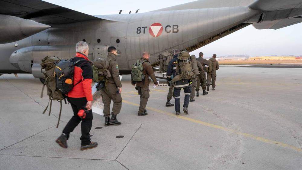 Das Vorauskommando brach in einer Hercules von Linz-Hörsching in die Türkei auf