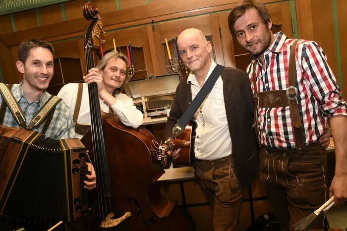 Bei einem Galaabend im Hotel Ertl in Spittal wurden die Südamerikaner vom Ensemble „De Viere Do“ mit der Bundeshymne aus Venezuela begrüßt.
