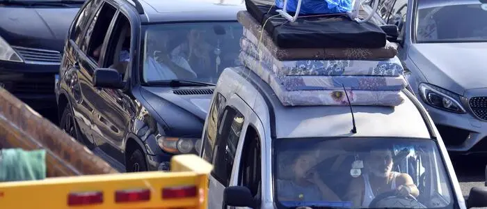 Man sieht Autos im Stau stehen