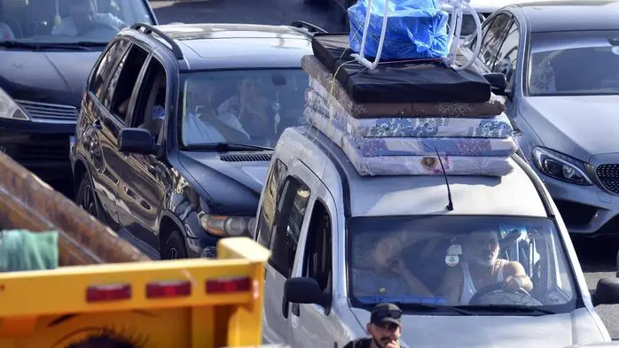 Man sieht Autos im Stau stehen