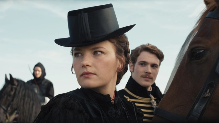 „Die Kaiserin“ auf Netflix: Devrim Lingnau und Philip Froissant