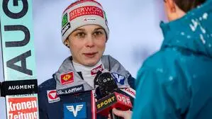 Skispringerin Lisa Eder im ORF-Interview – nur die Trinkflasche fehlt