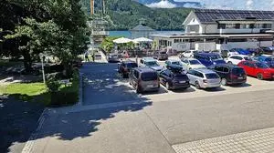 Die Gemeinde bekommt bei endgültigem Abschluss des Tauschs von den Bundesforsten ein Areal, auf dem sich ein Teil der Badehaus-Terrasse und ein Teil des Parkplatzes vom Eingang Strandbad bis zu den Toiletten befindet 