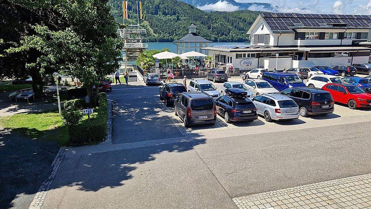 Die Gemeinde bekommt bei endgültigem Abschluss des Tauschs von den Bundesforsten ein Areal, auf dem sich ein Teil der Badehaus-Terrasse und ein Teil des Parkplatzes vom Eingang Strandbad bis zu den Toiletten befindet 