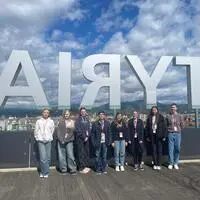 Die Schülerinnen und Schüler auf dem Dach des Styria Media Centers in Graz