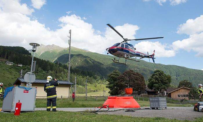 Mit Hilfe des Polizeihubschraubers gelang es, das Feuer zu Löschen