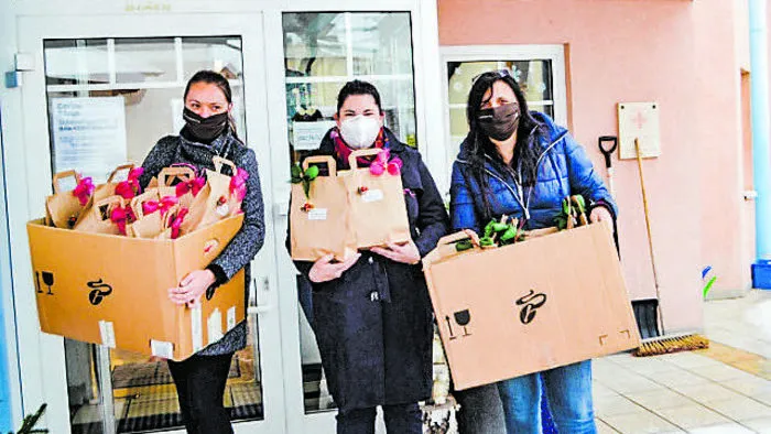 Geschenkepackerln für die  Bewohner des Altenheimes