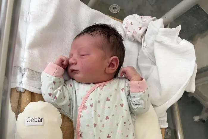 Dalya hat sich am 6. Juli um 23.45 Uhr unwiderruflich in das Herz ihrer Eltern Sandra und Benjamin Hadzic aus Bruck gestohlen. Am Tag ihrer Ankunft zeigte die Waage genau 3500 Gramm. 
