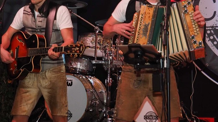 Die Landjugend Ebenthal lud am Samstag zur Ballnacht in das Mehrzweckhaus in Gurnitz. Der Landjugendball war der erste seiner Art in Ebenthal.