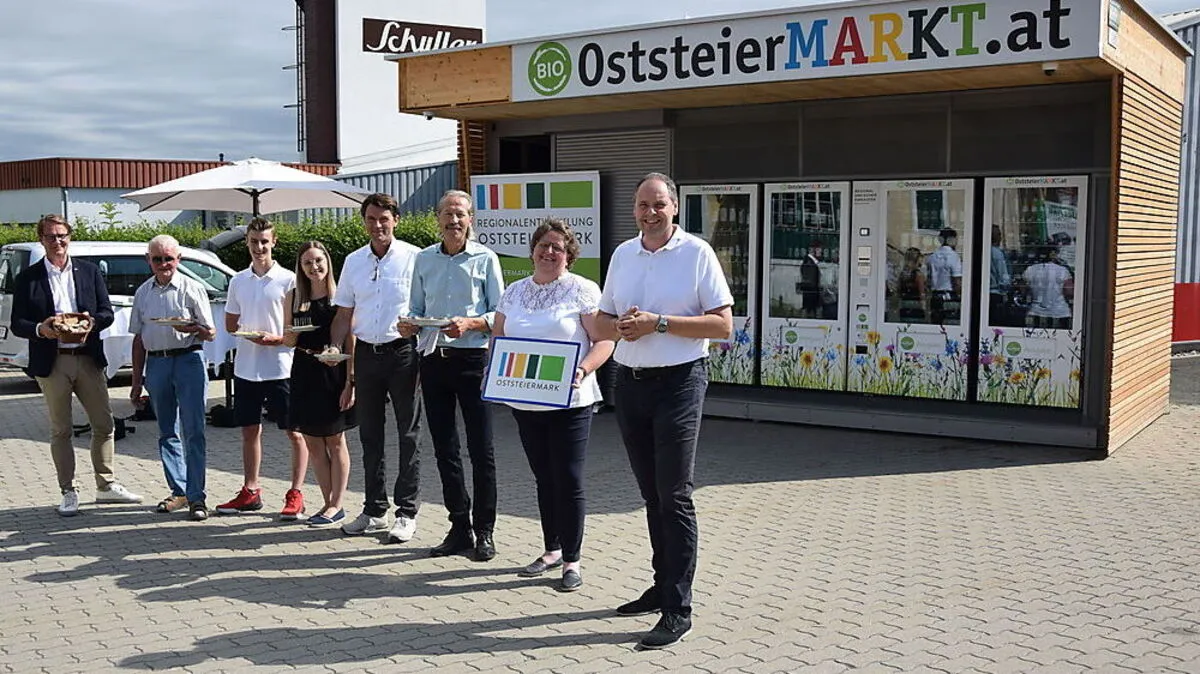 Marcus Martschitsch, Josef Singer, Familie Thaller, Silvia Karelly und Franz Kneißl eröffneten den OststeierMARKT