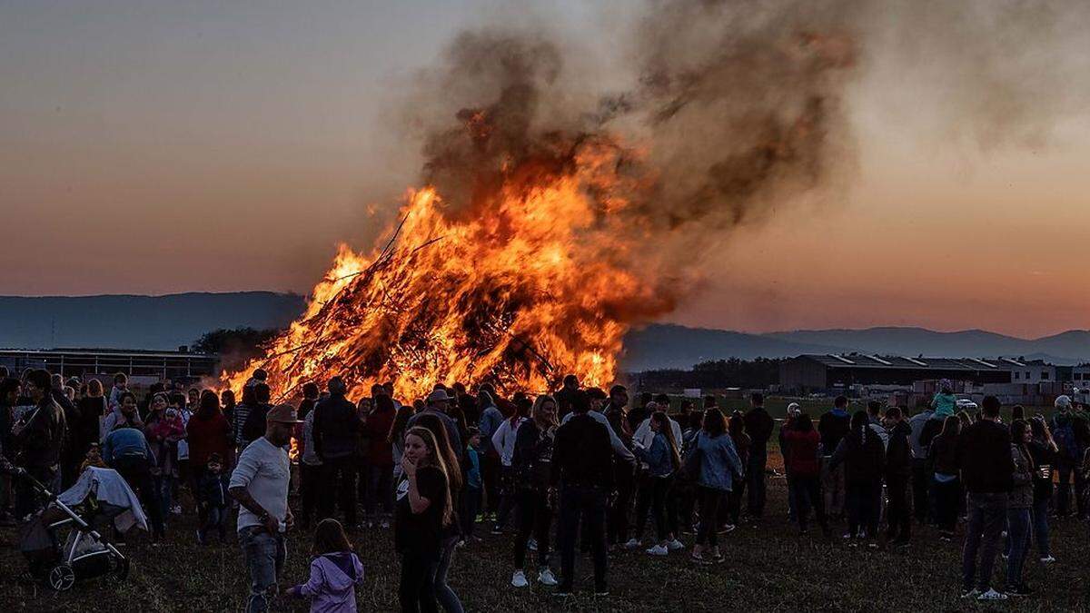 Aufgrund der corona-Krise sind in diesem Jahr keine Osterfeuer gestattet