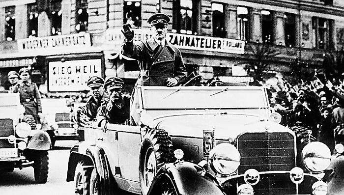 Hitler in Linz 1938