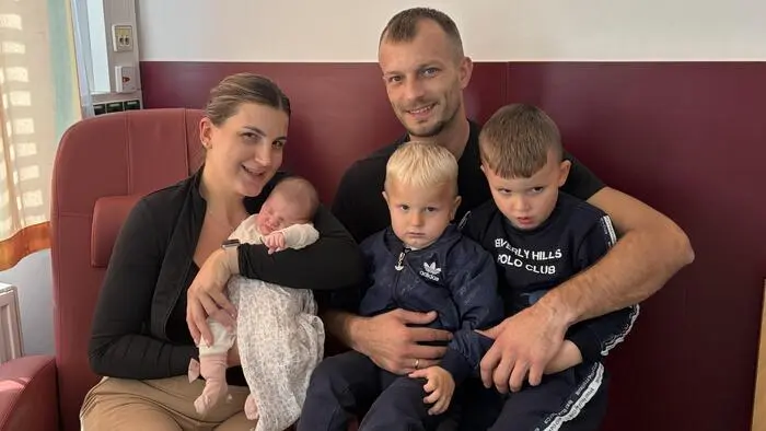 Ein süßes kleines Trio | Groß ist die Freude bei Gabriela und Kristijan Marceta: Töchterchen Dorotea bereichert seit dem 11. Oktober die Familie. 4025 Gramm zeigte die Waage und 55 Zentimeter das Maßband. Besonders stolz sind ihre zwei großen Brüder Dorian und Adrian. Zu Hause ist die Familie in Leoben.