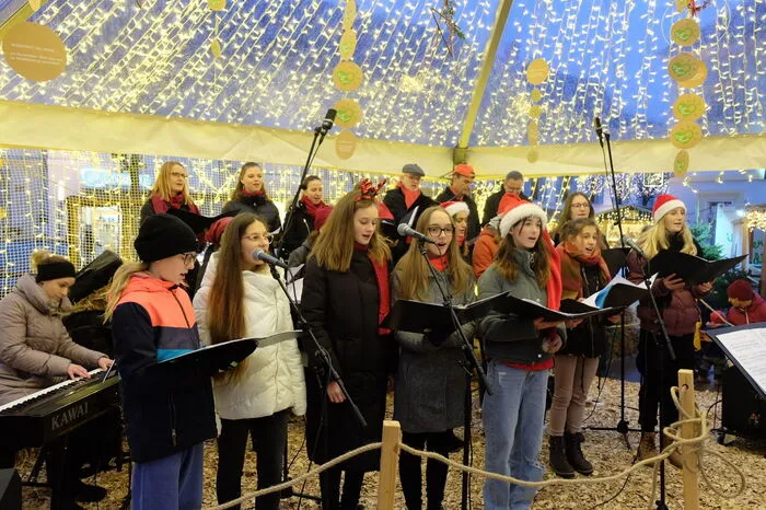Darin stimmte das Vokalensemble der Musikschule Gleisdorf zauberhafte Töne an.