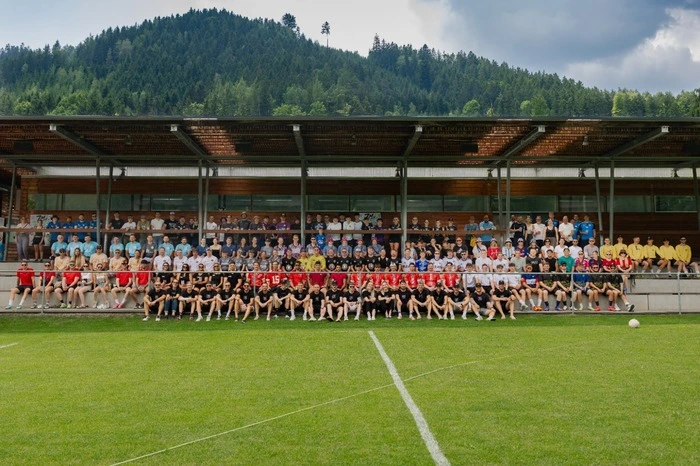 Das nächste Highlight des Wochenendes folgte gleich am Samstag mit der bereits fünften Auflage des  7-Meter-Turniers. Insgesamt 36 Mannschaften kämpften im klassischen Turniermodus um den begehrten Pokal