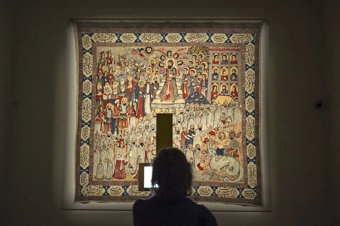 Der Bundespräsident fand den Titel Weltmuseum Wien, der den alten Namen Völkerkundemuseum abgelöst hat, sowie das Eröffnungsdatum am Vorabend des Nationalfeiertags gut gewählt.  